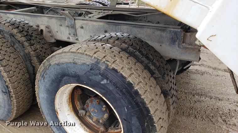 image for item DD4102 1998 Ford LT8501 dump truck