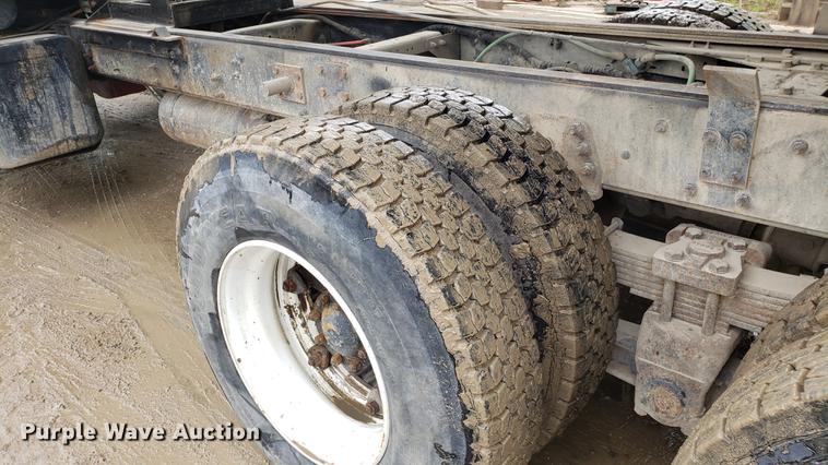 image for item DD4102 1998 Ford LT8501 dump truck