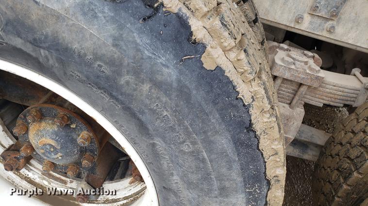 image for item DD4102 1998 Ford LT8501 dump truck