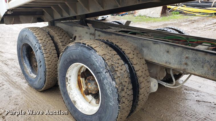 image for item DD4102 1998 Ford LT8501 dump truck
