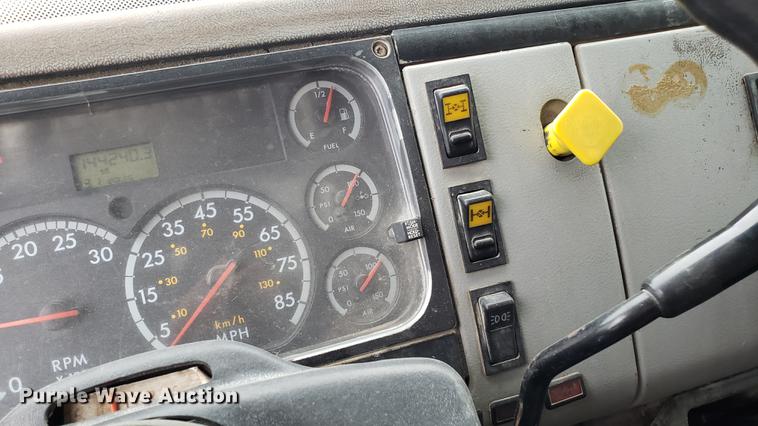 image for item DD4103 2001 Freightliner FL80 dump truck