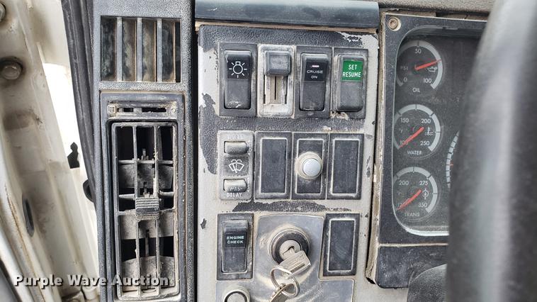 image for item DD4103 2001 Freightliner FL80 dump truck