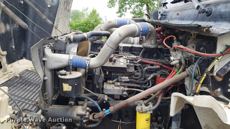 image for item DD4103 2001 Freightliner FL80 dump truck