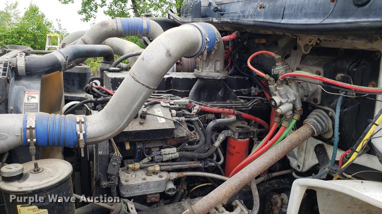 image for item DD4103 2001 Freightliner FL80 dump truck