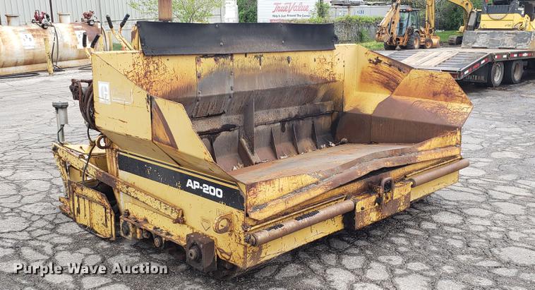 image for item DD4106 1987 Caterpillar AP200 paver
