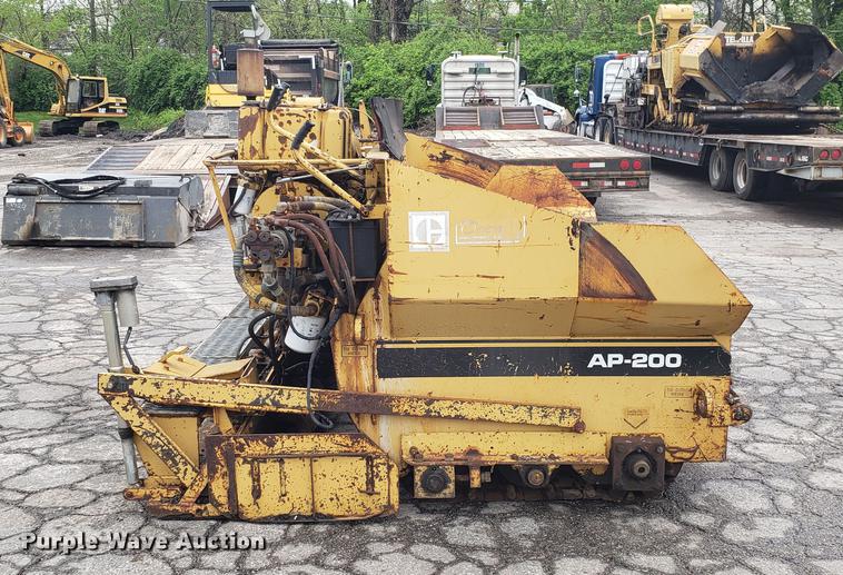 image for item DD4106 1987 Caterpillar AP200 paver