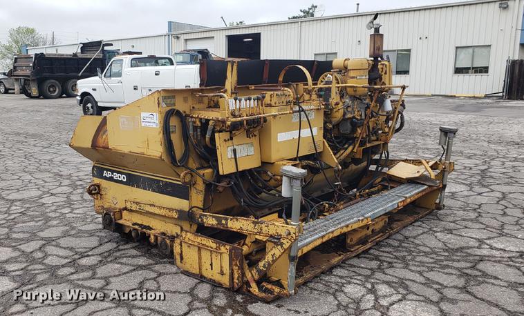 image for item DD4106 1987 Caterpillar AP200 paver
