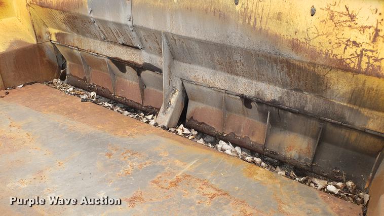 image for item DD4106 1987 Caterpillar AP200 paver