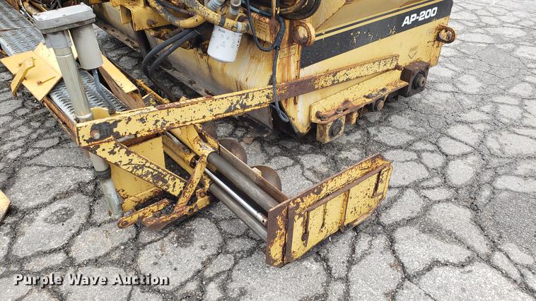 image for item DD4106 1987 Caterpillar AP200 paver