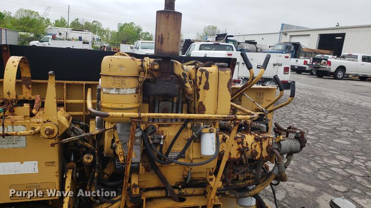 image for item DD4106 1987 Caterpillar AP200 paver
