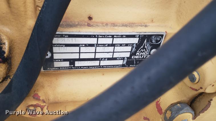 image for item DD4106 1987 Caterpillar AP200 paver