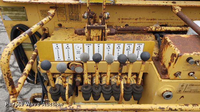 image for item DD4106 1987 Caterpillar AP200 paver