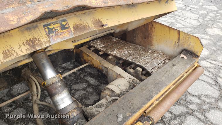 image for item DD4106 1987 Caterpillar AP200 paver