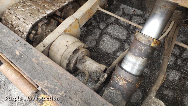 image for item DD4106 1987 Caterpillar AP200 paver
