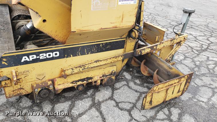 image for item DD4106 1987 Caterpillar AP200 paver
