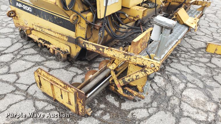 image for item DD4106 1987 Caterpillar AP200 paver
