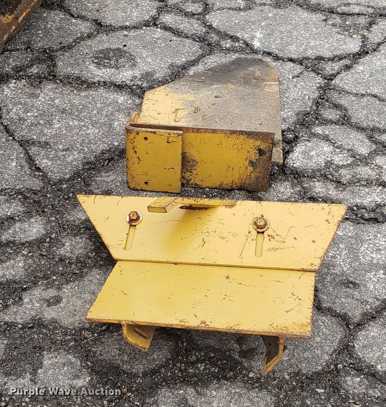 image for item DD4106 1987 Caterpillar AP200 paver