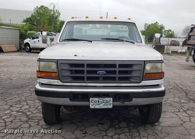 image for item DD4107 1995 Ford F450 Super Duty utility truck