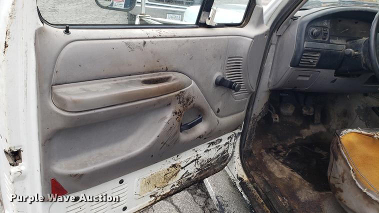 image for item DD4107 1995 Ford F450 Super Duty utility truck