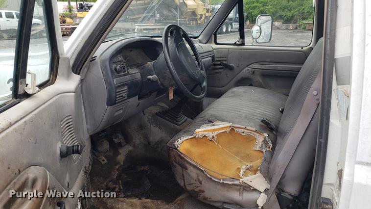 image for item DD4107 1995 Ford F450 Super Duty utility truck