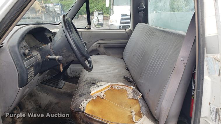 image for item DD4107 1995 Ford F450 Super Duty utility truck