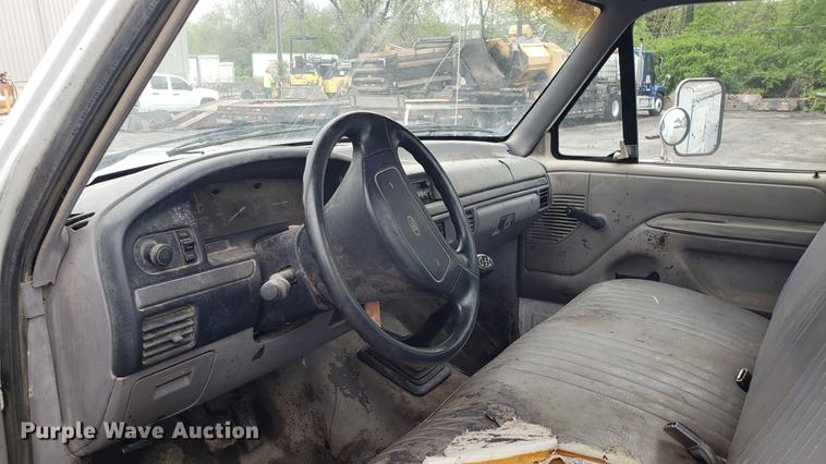 image for item DD4107 1995 Ford F450 Super Duty utility truck