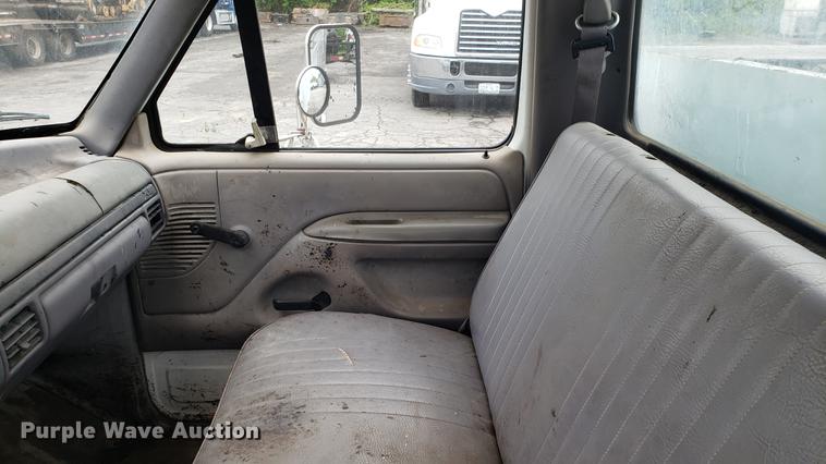 image for item DD4107 1995 Ford F450 Super Duty utility truck