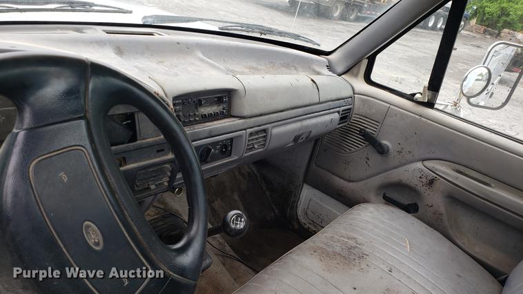 image for item DD4107 1995 Ford F450 Super Duty utility truck