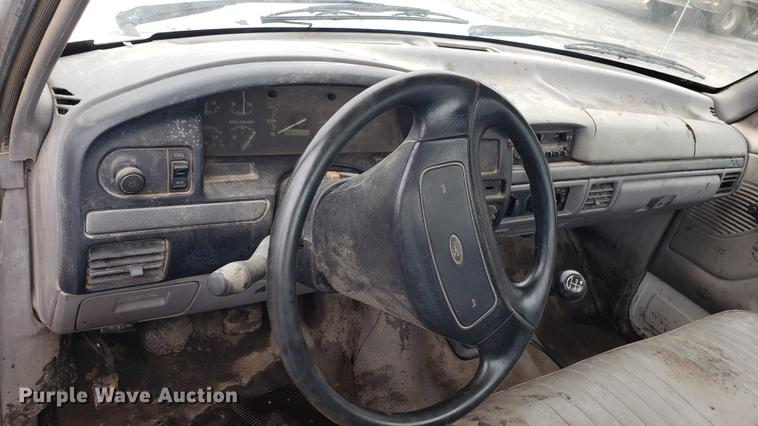 image for item DD4107 1995 Ford F450 Super Duty utility truck