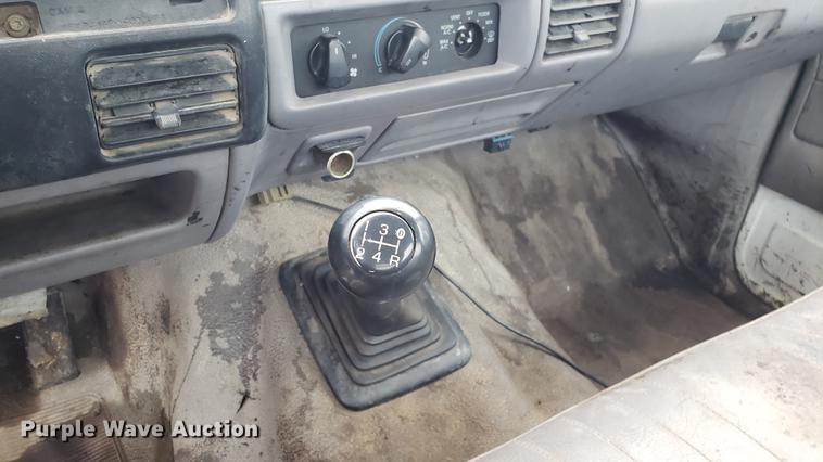 image for item DD4107 1995 Ford F450 Super Duty utility truck