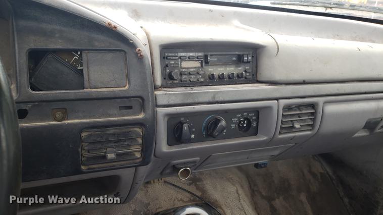 image for item DD4107 1995 Ford F450 Super Duty utility truck