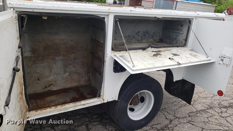 image for item DD4107 1995 Ford F450 Super Duty utility truck