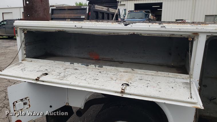 image for item DD4107 1995 Ford F450 Super Duty utility truck
