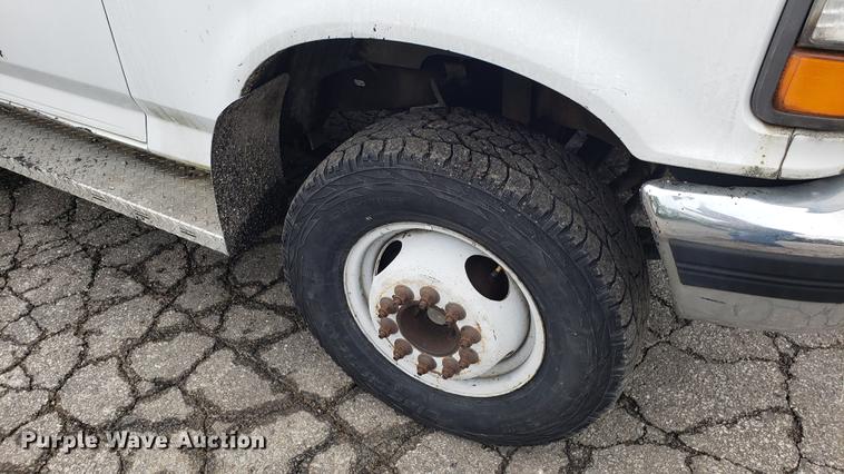 image for item DD4107 1995 Ford F450 Super Duty utility truck