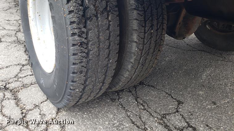 image for item DD4107 1995 Ford F450 Super Duty utility truck