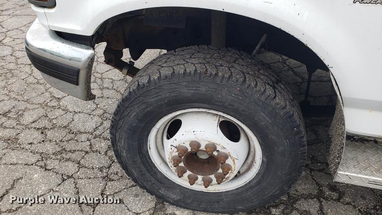 image for item DD4107 1995 Ford F450 Super Duty utility truck