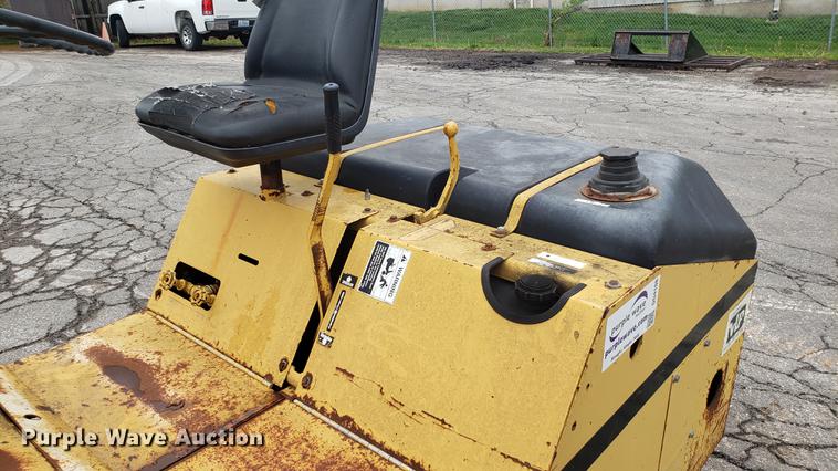 image for item DD4108 Rosco Vibrastat III double drum roller