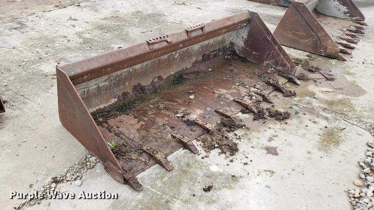 image for item DD4111 88"W skid steer bucket