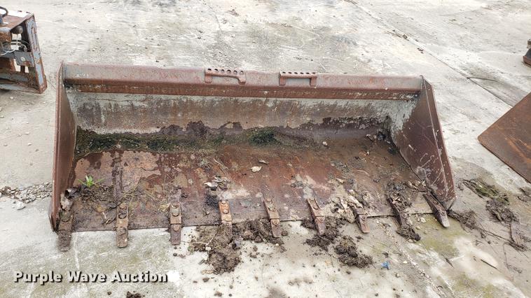 image for item DD4111 88"W skid steer bucket