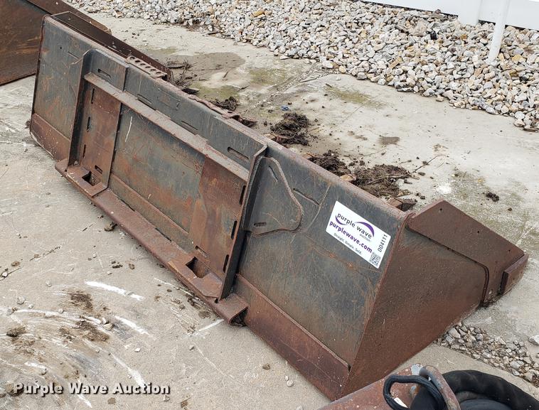 image for item DD4111 88"W skid steer bucket