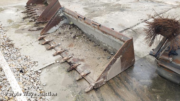 image for item DD4112 80"W skid steer bucket