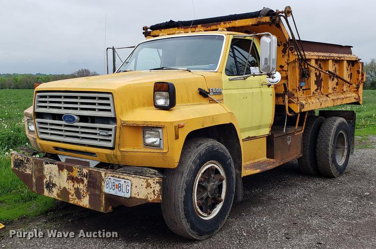 image for item DD4116 1990 Ford F800 dump truck