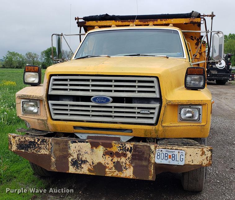 image for item DD4116 1990 Ford F800 dump truck