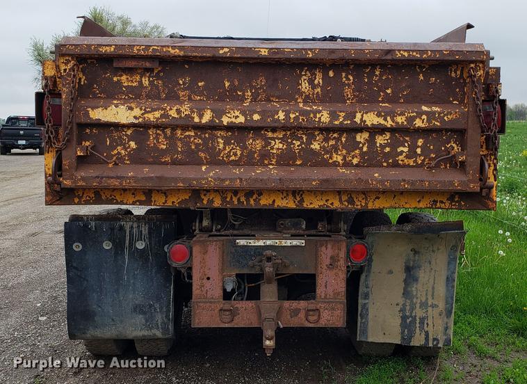 image for item DD4116 1990 Ford F800 dump truck