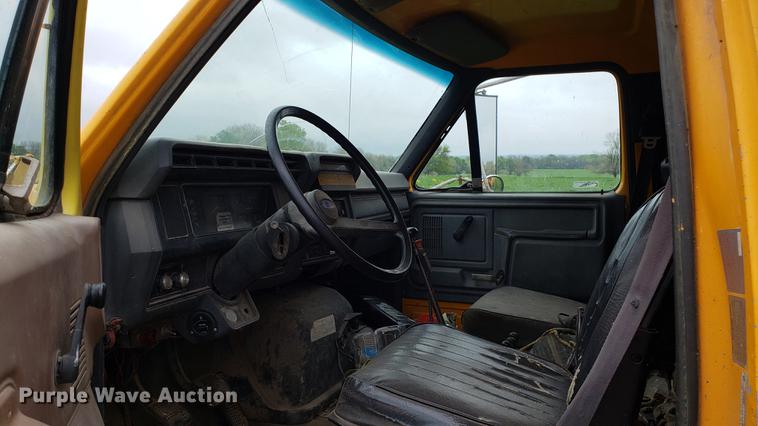 image for item DD4116 1990 Ford F800 dump truck
