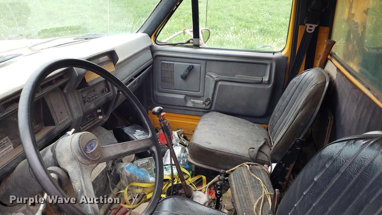 image for item DD4116 1990 Ford F800 dump truck