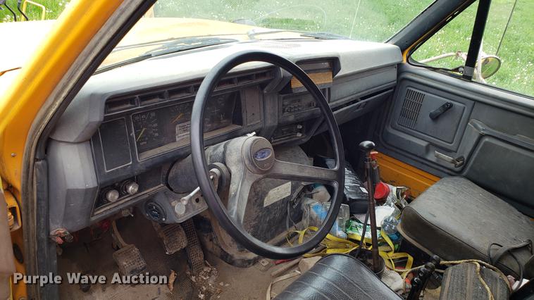 image for item DD4116 1990 Ford F800 dump truck