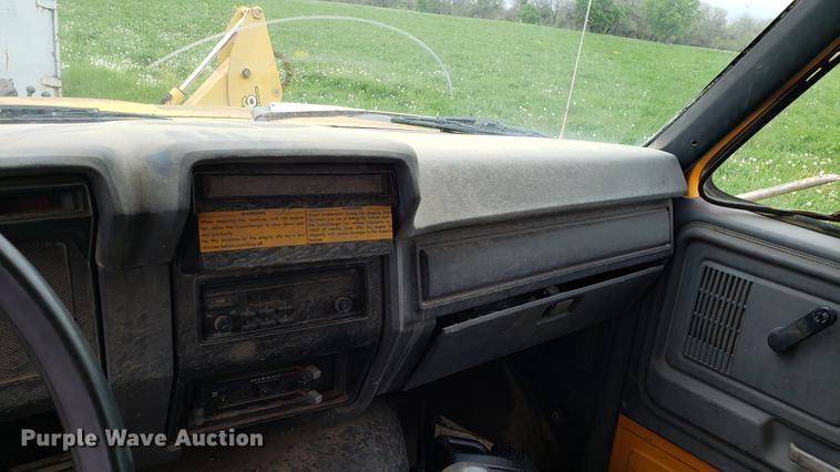 image for item DD4116 1990 Ford F800 dump truck