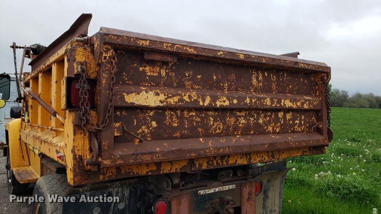image for item DD4116 1990 Ford F800 dump truck