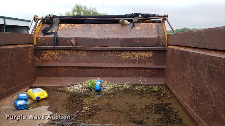 image for item DD4116 1990 Ford F800 dump truck